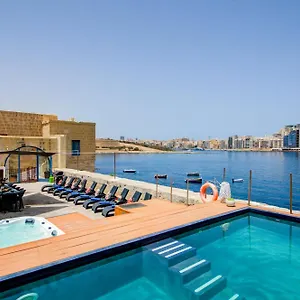 Waterfront With Pool And Jacuzzi Villa Valletta
